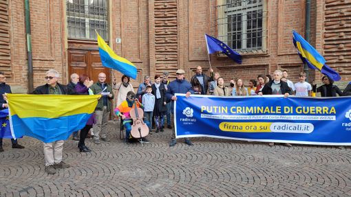 L'inno dell'Ucraina risuona a Torino con Radicali e +Europa: “Putin criminale di guerra” [FOTO + VIDEO]