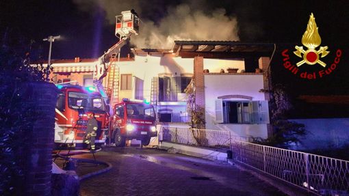 Incendio distrugge un'abitazione a Pecetto Torinese: inagibile l'edificio, ma nessun ferito Incendio distrugge un'abitazione a Pecetto Torinese: inagibile l'edificio, ma nessun ferito