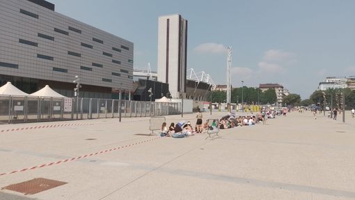 Pinguini Tattici Nucleari: i fan in attesa al Grande Torino per il loro Stadi Tour 2023