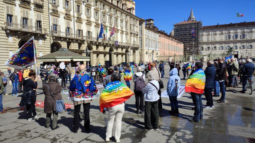 “La guerra non è mai la soluzione”: da piazza Castello un monito per la pace e contro le armi “La guerra non è mai la soluzione”: da piazza Castello un monito per la pace e contro le armi
