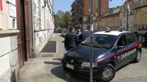 Sequestrano e rapinano il custode dell'Elementare di via Buniva, la moglie scappa e dà l'allarme: arrestati
