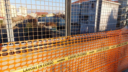 cantiere per lavori in un cavalcavia cantiere per lavori in un cavalcavia