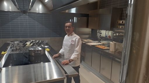 Lo chef in cucina Lo chef in cucina