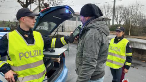 "Alcohol and Drugs", controlli stradali della polizia: fermati 197 automobilisti "Alcohol and Drugs", controlli stradali della polizia: fermati 197 automobilisti