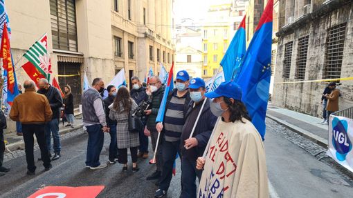 Protesta operai davanti al Mise Protesta operai davanti al Mise