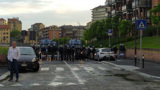 Militanti di Forza Nuova denunciano: "Bloccati dalla questura, siamo prigionieri politici" Militanti di Forza Nuova denunciano: "Bloccati dalla questura, siamo prigionieri politici"