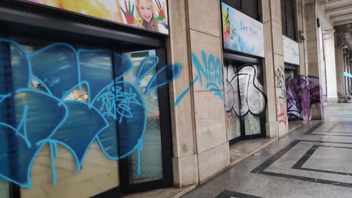 Via Viotti, nel cuore di Torino una strada che sprofonda nell'abbandono Via Viotti, nel cuore di Torino una strada che sprofonda nell'abbandono