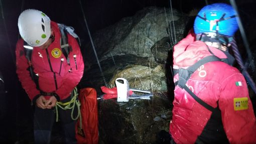 Escursionista cade durante una gita in alta quota: aiutato con grandi difficoltà dal Soccorso Alpino Escursionista cade durante una gita in alta quota: aiutato con grandi difficoltà dal Soccorso Alpino