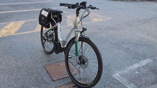 Pinerolo, consegnate le nuove bici elettriche agli agenti della Polizia locale (FOTO)