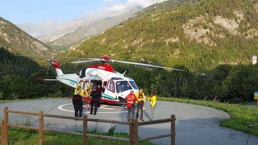 L’elisoccorso recupera il corpo dell’alpinista 53enne morto sul Monviso L’elisoccorso recupera il corpo dell’alpinista 53enne morto sul Monviso