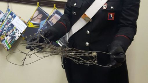 Filo di ferro nel sentiero della collina: la denuncia di un ciclista