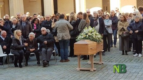 In duecento a Biella per l'ultimo saluto a Stefano Leo, ucciso sabato scorso ai Murazzi In duecento a Biella per l'ultimo saluto a Stefano Leo, ucciso sabato scorso ai Murazzi