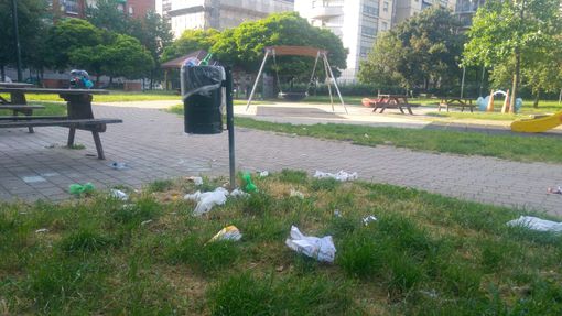 Più pulizia nell'area verde: ai giardini  Braille arrivano i cestini anticorvo