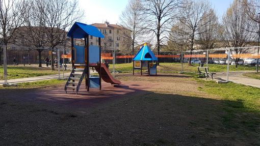 Inaugurata la nuova area gioco ai giardini "Firpo" di corso Dante Inaugurata la nuova area gioco ai giardini "Firpo" di corso Dante