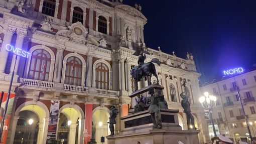 Luci d'artista al via con l'accensione di  "Orizzonti", la nuova opera di Giovanni Anselmo [VIDEO]