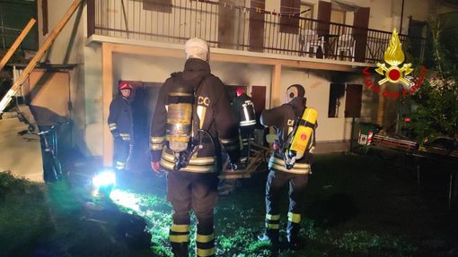 vigili del fuoco in azione