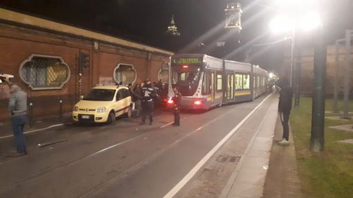 Tram della linea 4 deragliato in via XX Settembre: incidente con quattro auto Tram della linea 4 deragliato in via XX Settembre: incidente con quattro auto