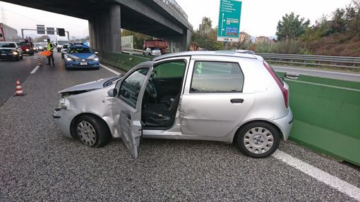 Scontro in tangenziale tra gli svincoli Regina e Venaria: lunghe code Scontro in tangenziale tra gli svincoli Regina e Venaria: lunghe code