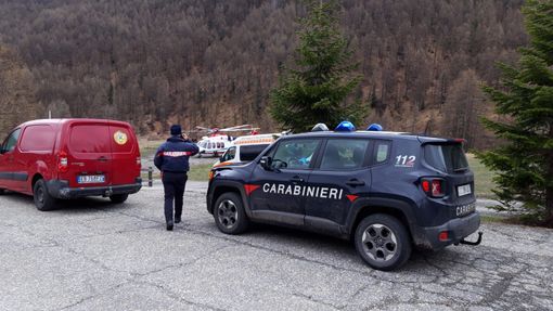 Sestriere, scialpinista colto da infarto: i carabineri intervengono a quota 2300 metri e portano in salvo l'uomo