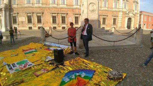 Campagna #ioaccolgo, sabato flash mob in piazza Castello per abrogare i Decreti Sicurezza