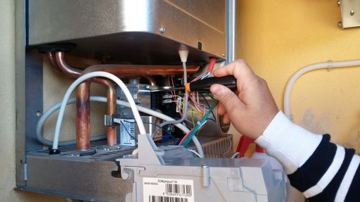 Controllo  tubature del combustibile caldaia Controllo  tubature del combustibile caldaia