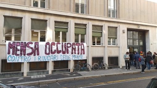 Mensa occupata conto i rincari, gli studenti non mollano: &quot;La lotta continua e si estenderà alle altre strutture&quot; [VIDEO]