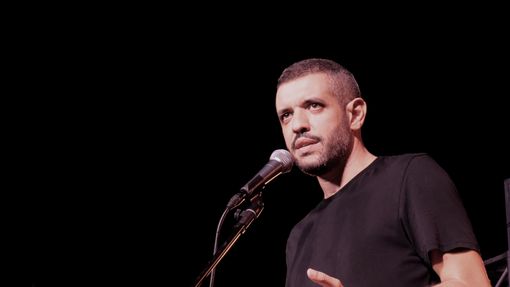 I "pensieri stupendi" di Francesco De Carlo per ridere dell'isolamento da pandemia (e non solo) I "pensieri stupendi" di Francesco De Carlo per ridere dell'isolamento da pandemia (e non solo)