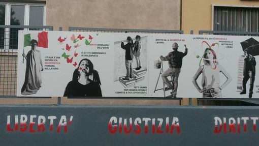 Studenti del Cottini e partigiani disegnano la Costituzione sui muri della scuola