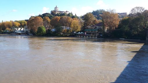 Schiume sul Po, controlli Arpa a Torino e in due affluenti Schiume sul Po, controlli Arpa a Torino e in due affluenti