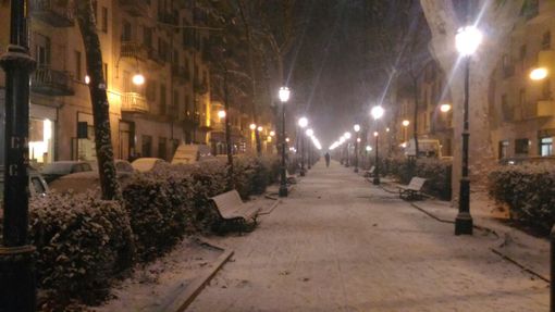 La neve è tornata a cadere su Torino e provincia, disagi alla circolazione nelle zone montane