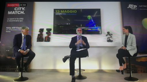 Appendino Gattinoni e moderatore sul palco Appendino Gattinoni e moderatore sul palco