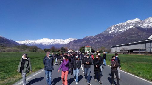 &quot;Stanotte feriti tre agenti di polizia e un operaio di Telt&quot; (foto tratta da NoTavinfo)