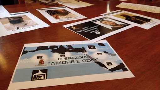 Arrestato un 23enne marocchino affiliato all'Isis: nella rete con lui anche italiani convertiti Arrestato un 23enne marocchino affiliato all'Isis: nella rete con lui anche italiani convertiti