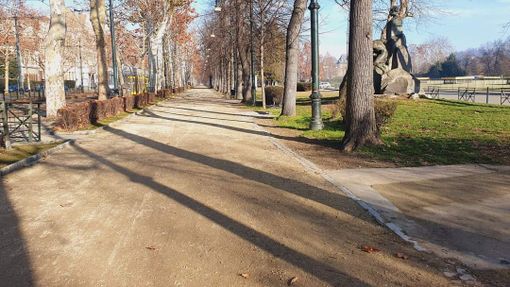 Terra battuta al posto dell'asfalto lungo il viale di corso Massimo: il Valentino comincia a cambiare volto