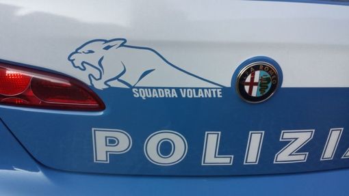 Minaccia un ristoratore con un coltello: rapinatore fermato dalla polizia