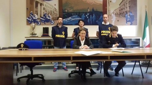 Operazione "Prezzemolo": fermata dalla polizia di Cuneo banda di "imprenditori dell'hashish" che agiva anche nel torinese Operazione "Prezzemolo": fermata dalla polizia di Cuneo banda di "imprenditori dell'hashish" che agiva anche nel torinese