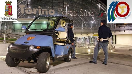Gira armato di coltello per la stazione di Porta Susa, arrestato