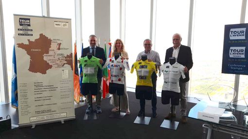 Tour de l'Avenir 2024, Torino a caccia del nuovo Pogacar sulle strade sterrate del colle delle Finestre. "Aspettiamo il Tour dei grandi" Tour de l'Avenir 2024, Torino a caccia del nuovo Pogacar sulle strade sterrate del colle delle Finestre. "Aspettiamo il Tour dei grandi"