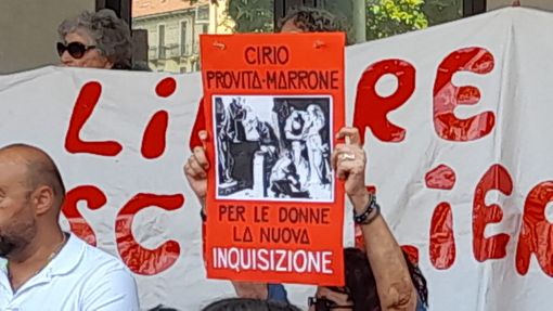 &quot;Basta soldi e associazioni anti abortiste negli ospedali pubblici&quot;, le donne protestano davanti al Sant'Anna