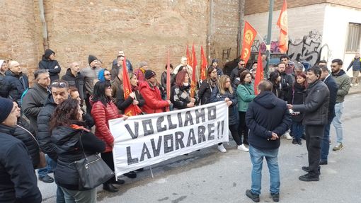 Crisi Delgrosso, lavoratori in presidio sotto il Consiglio Regionale