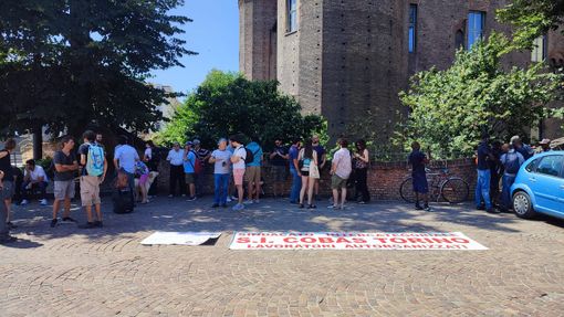 Mondo Convenienza, presidio e incontro in Prefettura: “Oggi è una giornata decisiva” Mondo Convenienza, presidio e incontro in Prefettura: “Oggi è una giornata decisiva”
