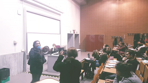 Blitz degli ex-riders Foodora contro la prof di Unito