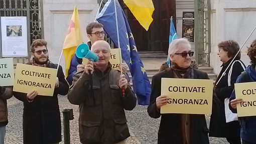 Carne sintetica, i Radicali contestano Coldiretti Torino: "Ancora una volta tolgono la libertà di scelta e fanno danno all'economia" [VIDEO]