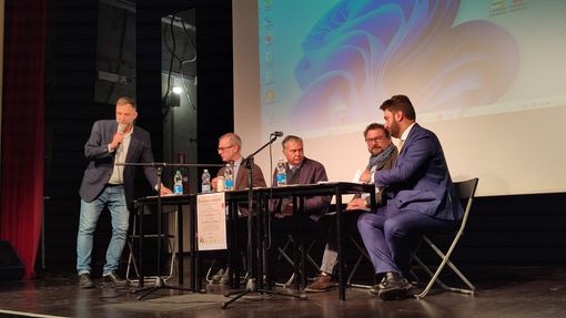 Regione, Comune e Asl tirano dritto sull'ospedale alla Pellerina e contestano i comitati: “Dati falsi, il verde non verrà toccato” Regione, Comune e Asl tirano dritto sull'ospedale alla Pellerina e contestano i comitati: “Dati falsi, il verde non verrà toccato”