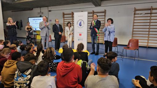 A Torino una scuola intitolata a Carolina Picchio, vittima dei cyberbulli A Torino una scuola intitolata a Carolina Picchio, vittima dei cyberbulli