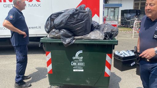 Caos nella riconsegna delle schede elettorali questa mattina in via Ponchielli