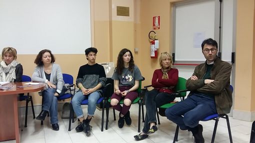 A Pinerolo i nuovi strumenti di comunicazione e le differenze con il passato diventano uno spettacolo A Pinerolo i nuovi strumenti di comunicazione e le differenze con il passato diventano uno spettacolo