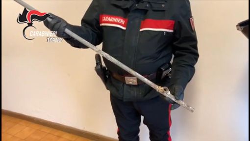 Torino, aggredisce e ferisce commerciante perché pretende di non pagare il sacchetto di plastica: arrestato Torino, aggredisce e ferisce commerciante perché pretende di non pagare il sacchetto di plastica: arrestato