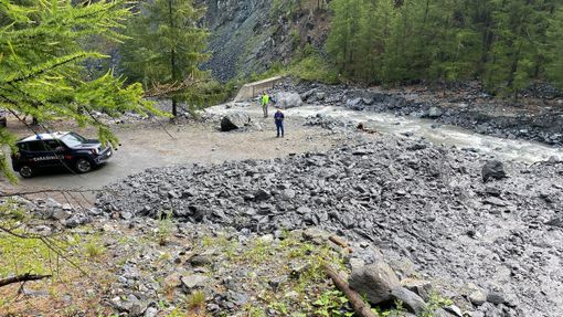 Paura a Sauze di Cesana per una improvvisa frana sulla strada della Valle Argentera