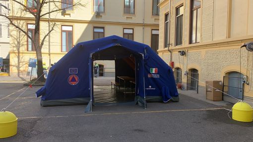 Coronavirus, l'Asl To3 dona i tablet perché i ricoverati possano comunicare con i parenti a casa